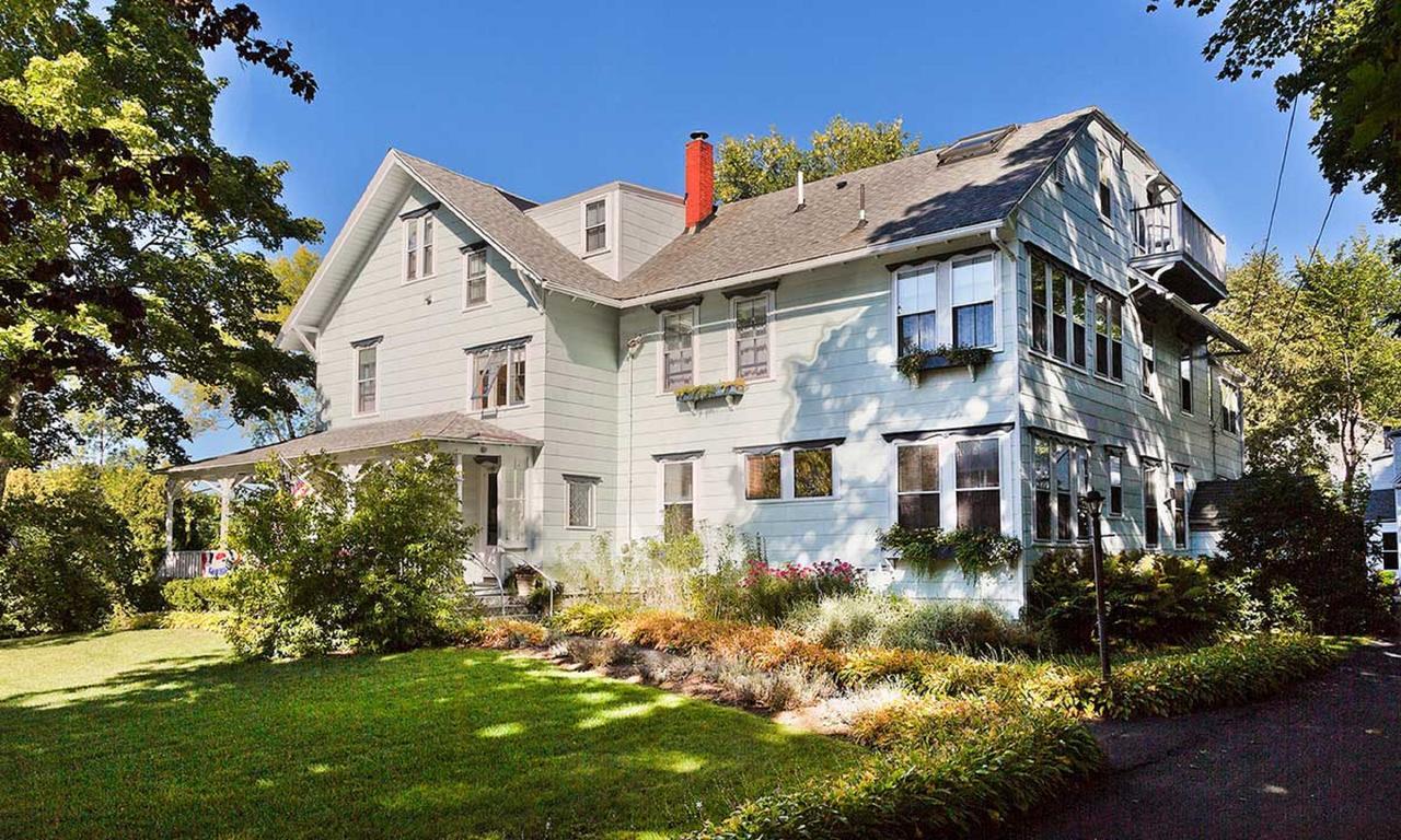 The Elmhurst 3*