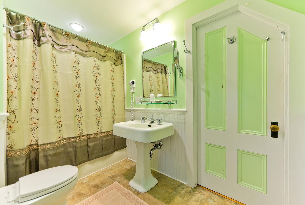 The Elmhurst Bed and breakfast 3*