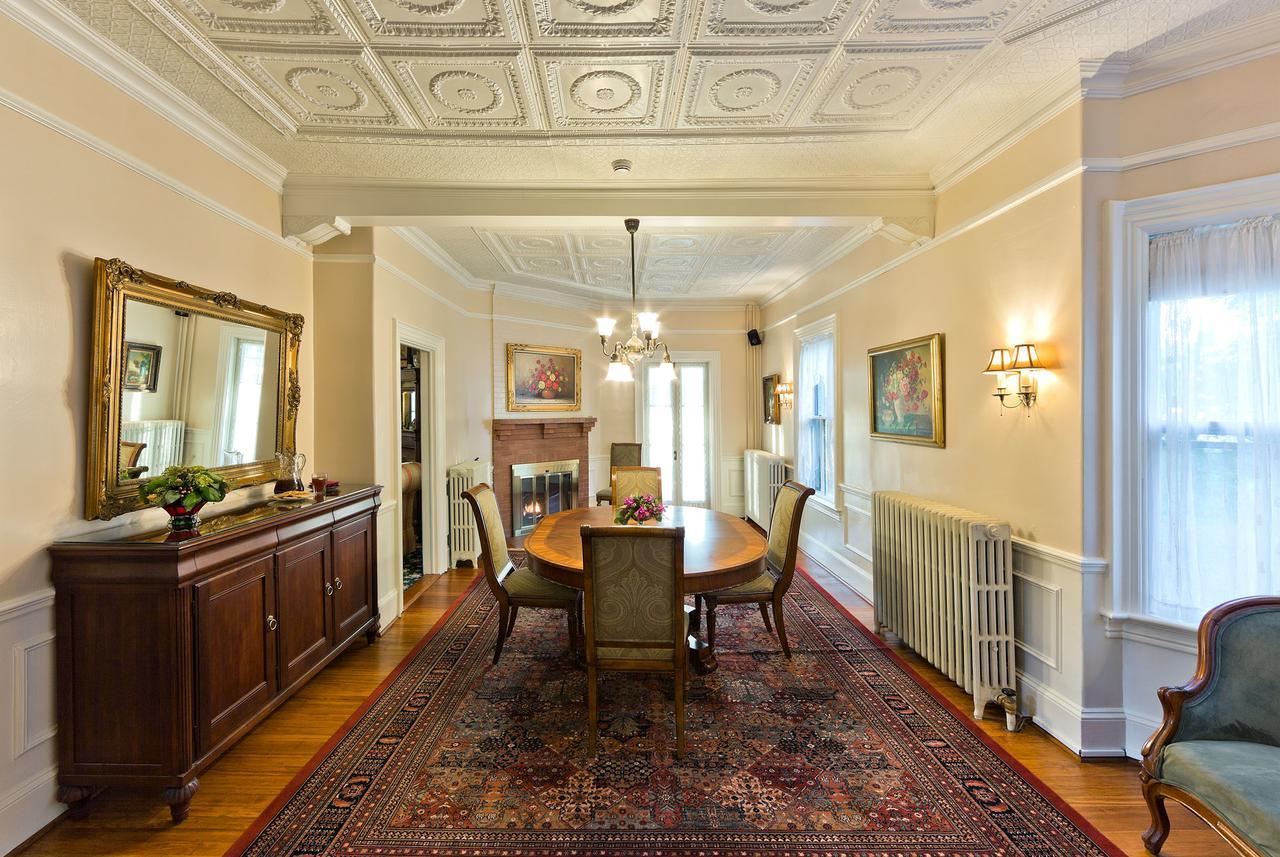 The Elmhurst 3*