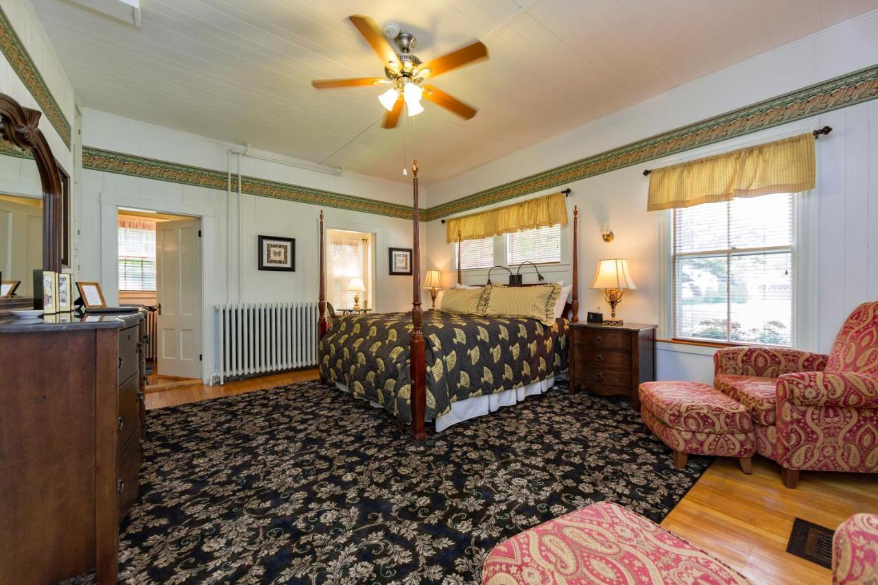 The Elmhurst 3*