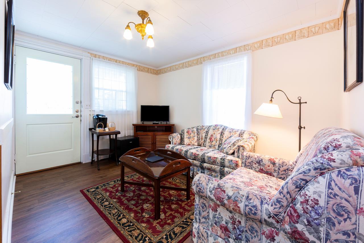 The Elmhurst 3*